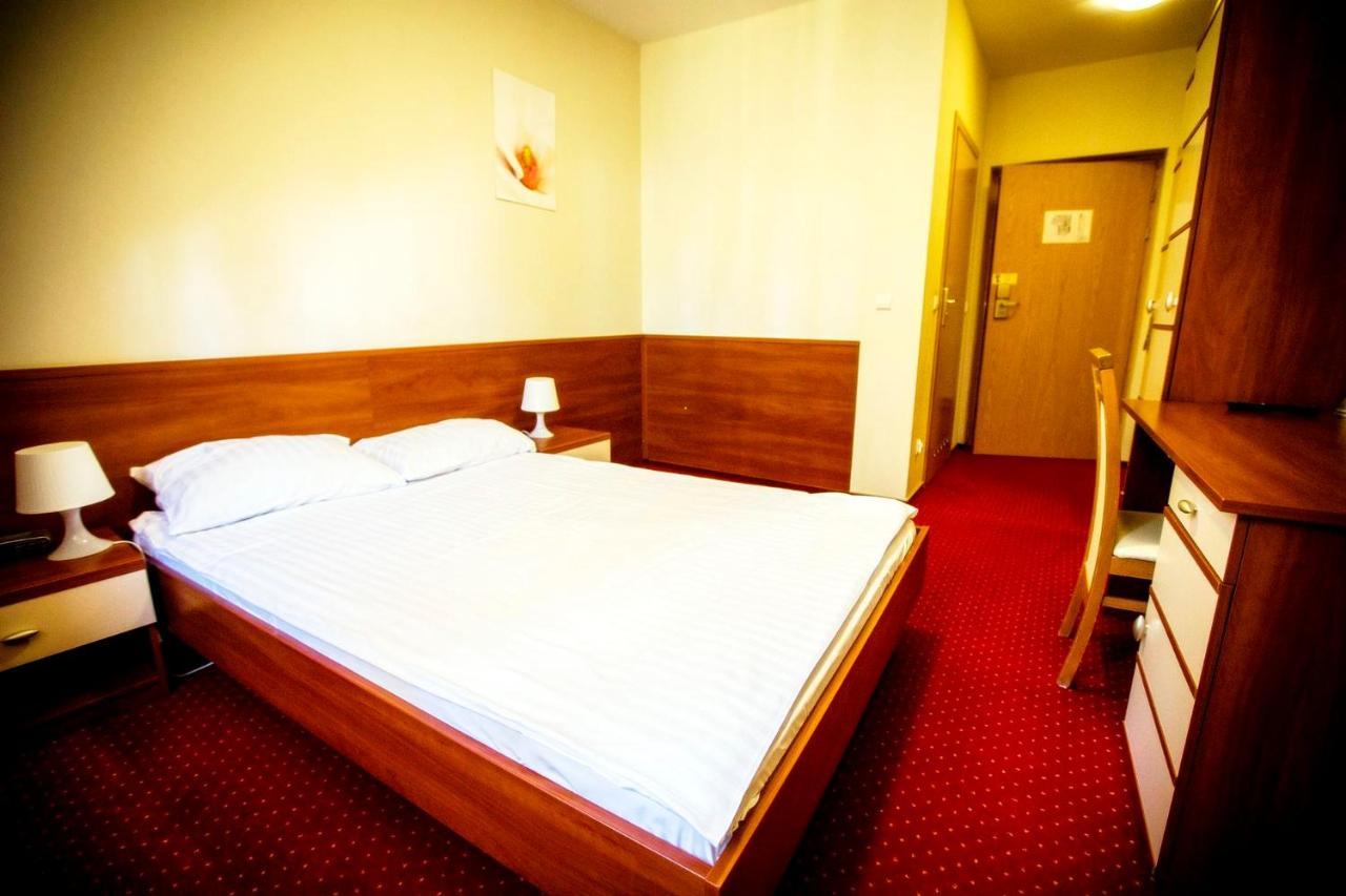 Hotel Luka 라돔 외부 사진